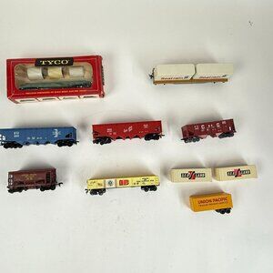 HO Scale Vintage 7 Train Cars , 3 Trailers Sea train Sea Land, Union Pacific